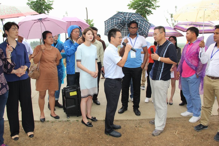 长江委城乡供水规划培训班组织考察襄州节水灌溉工程